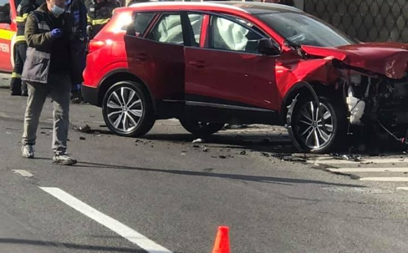 Accident cu trei mașini pe Muncii. Una s-a răsturnat
