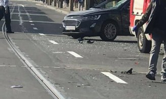 Accident cu trei mașini pe Muncii. Una s-a răsturnat