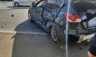 Accident cu trei mașini pe Muncii. Una s-a răsturnat