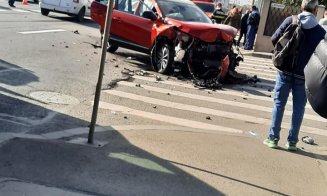 Accident cu trei mașini pe Muncii. Una s-a răsturnat