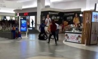 Bătăuşii de la mall care au refuzat să arate certificatul verde erau din Bucureşti. L-ar fi amenințat pe unul dintre agenți că îl vor înjunghia