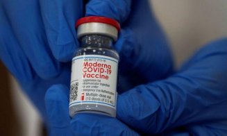 UE a autorizat booster-ul vaccinului Moderna, dar recomandă înjumătățirea dozei