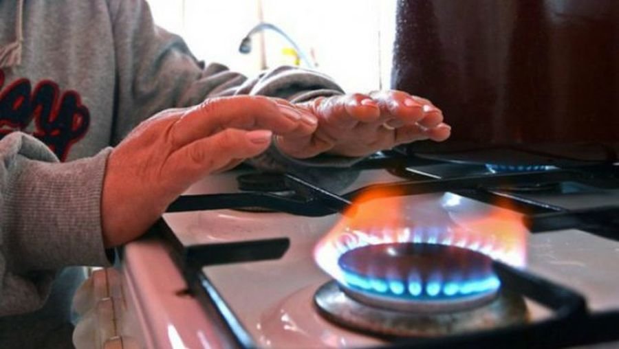 Un bărbat a murit în apartament, intoxicat, după ce a încălzit casa cu focul de la aragaz