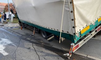 Pericol de explozie în Cluj-Napoca: A intrat cu tirul direct într-o conductă de gaz, în Cipariu