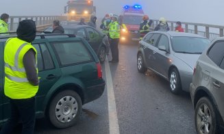 CARAMBOL cu 21 de mașini. Ceaţa şi poleiul au favorizat accidentul în lanţ