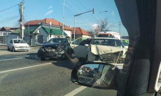 Accident cu trei mașini în Florești. Cel puțin o persoană rănită