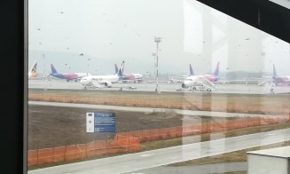 Probleme pe Aeroportul din Cluj! Pasagerii unei curse internaționale au fost debarcați din avion / Care a fost motivul