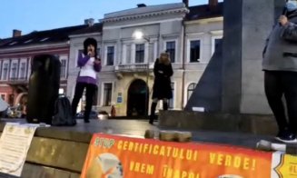 Protest anti-restricții în centrul Clujului: "Nu cedăm, nu ne vaccinăm!"