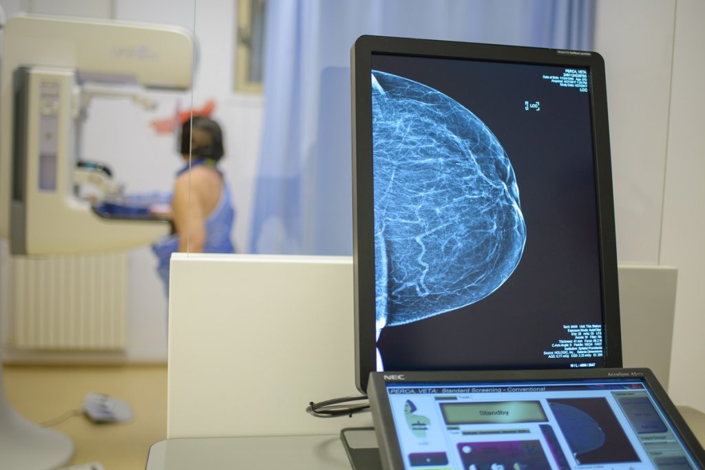 UBB lansează Oncovox, prima platformă gratuită de psihoterapie pentru femeile cu cancer la sân