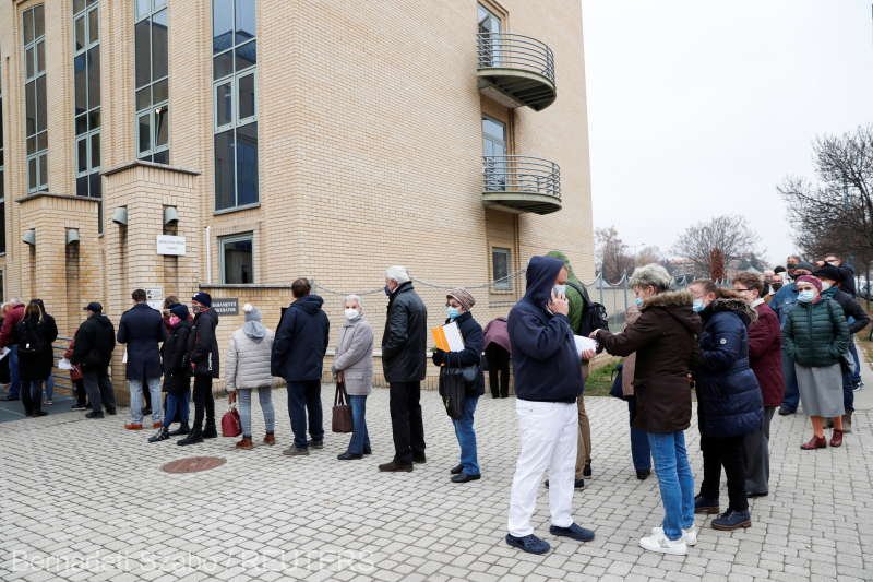Cozi la vaccinare anti-COVID în Ungaria. Cum merge imunizarea în România