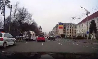Accident GRAV lângă teatru. O persoană a fost lovită de mașină pe trotuar/ Pietonul a murit