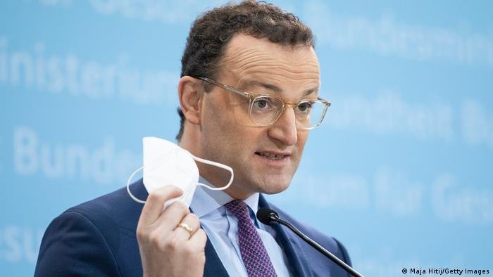 Ministrul german al Sănătăţii: Până la sfâşitul iernii, germanii vor fi ''vaccinaţi, vindecaţi sau morţi''