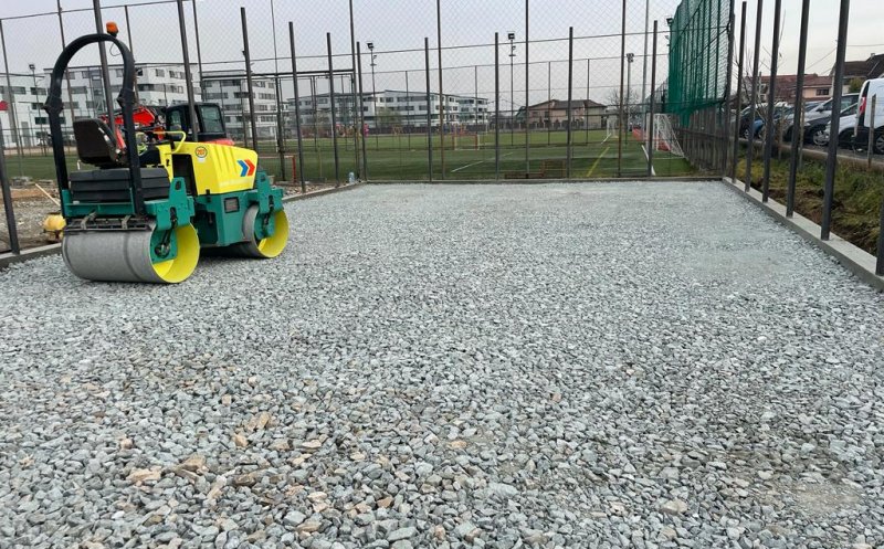Veste bună pentru iubitorii de mișcare din Florești! Un nou teren multifuncțional este aproape gata