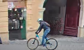 L-ați văzut? Polițiștii îl caută pe biciclistul implicat în accidentul mortal de lângă teatru