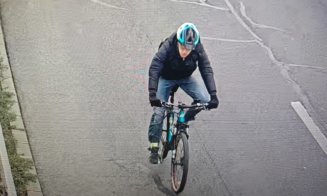 L-ați văzut? Polițiștii îl caută pe biciclistul implicat în accidentul mortal de lângă teatru