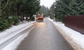 Peste 200 de tone de material antiderapant împrăștiate pe drumurile din Cluj. Cum se circulă în zona de munte