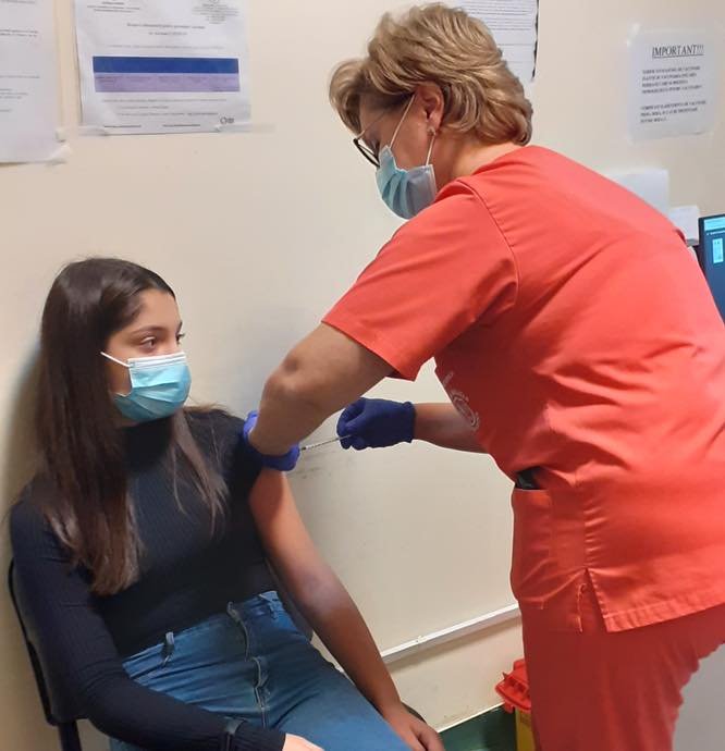 Responsabilitate à la Cluj, la 12 ani: Vaccinată chiar de ziua ei şi a României, vrea să dea un exmplu