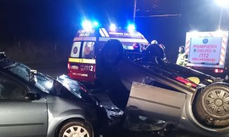 ACCIDENT în Cluj-Napoca: Cu roţile în sus pe Bulevardul Muncii. Descarcerare şi două persoane la spital