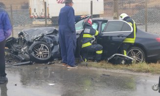 Accident cu răniți pe un drum din Cluj. Un tânăr a rămas încarcerat