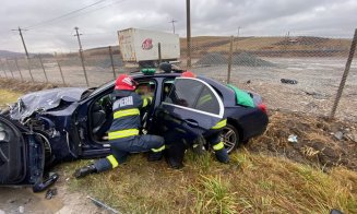 Accident cu răniți pe un drum din Cluj. Un tânăr a rămas încarcerat