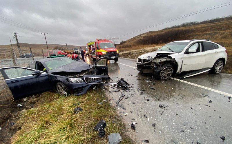 Accident cu răniți pe un drum din Cluj. Un tânăr a rămas încarcerat