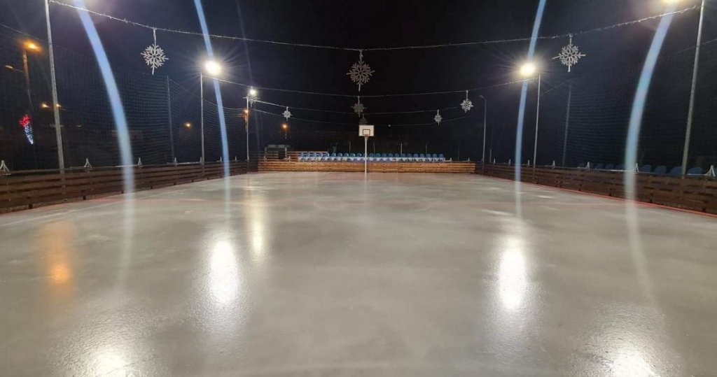 Liber la patinoarul din Câmpia Turzii. Ce surprize au pregătit organizatorii