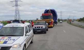 Transport agabaritic prin Cluj. Camionul are peste 80 de tone
