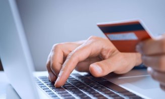 Atenție la fraudele online. Hoții cibernetici „vânează" datele cardului pentru a vă goli contul
