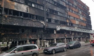 Lecţia unei mame pentru copilul ei: L-a dus să vadă cu ochii lui blocul distrus de doi adolescenţi care s-au jucat cu focul