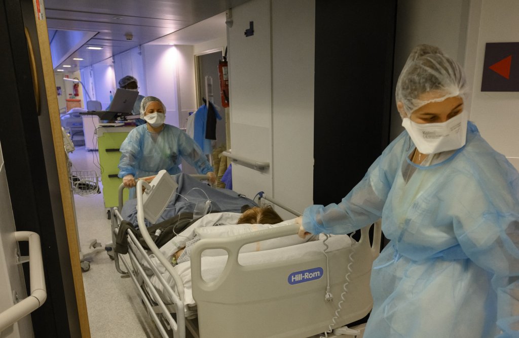 Coronavirus România 27 decembrie: Aproape 600 de cazuri noi și 24 de morți, din care 20 erau NEVACCINAȚI