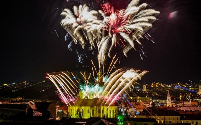 Focurile de artificii din noaptea de Revelion au fost anulate: "Am luat această decizie având în vedere prognoza meteo"