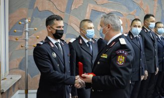 Pompierii clujeni care au participat la stingerea incendiilor din Grecia au fost decorați: „Sunt o mândrie pentru România”