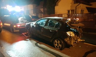 Accident spectaculos pe Calea Baciului. O șoferiță a sărit cu mașina peste parapet