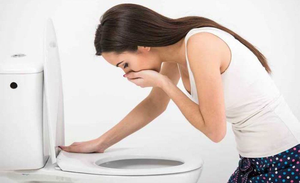 Simptome norovirus. Ce alimente trebuie să eviți ca să nu ai parte de „surprize”