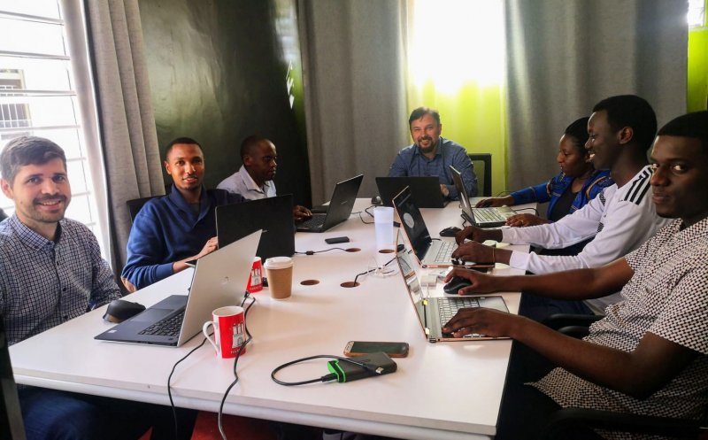 IT-ul din Cluj a ajuns în Uganda, Rwanda, Chile și Peru. Compania clujeană care face milioane de euro din digitalizarea administrației publice în America Latină și Africa