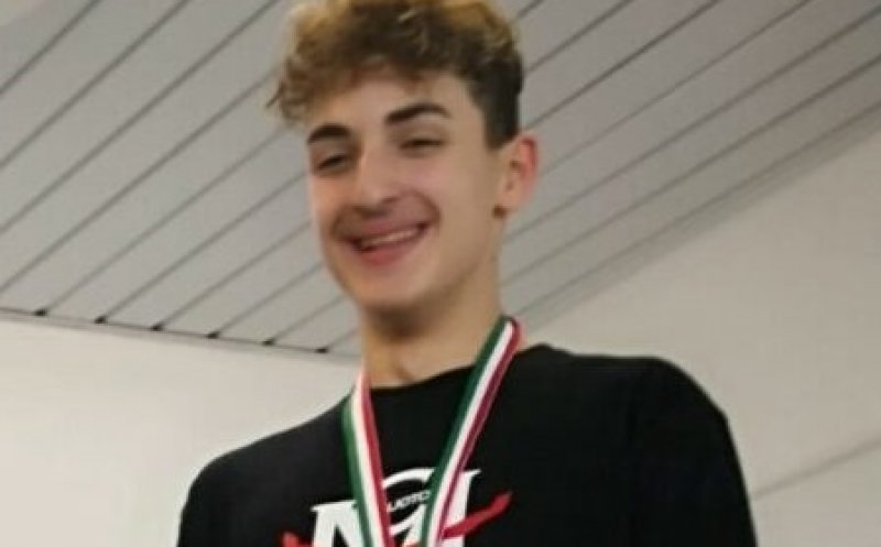 Adolescent român din Italia campion la înot, răpus de COVID la 17 ani