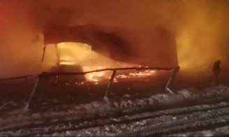 Cluj: Casă de vacanță, mistuită de flăcări. De unde a pornit incendiul