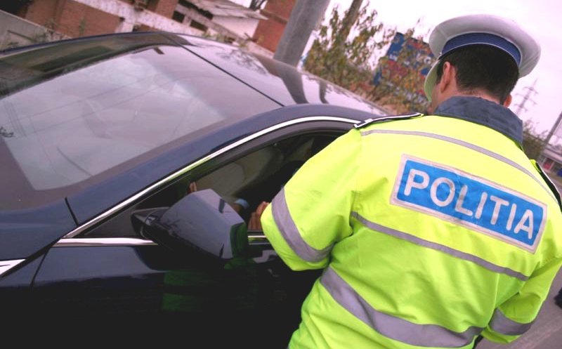 Tânăr, reţinut de poliţişti. Conducea prin Cluj fără permis