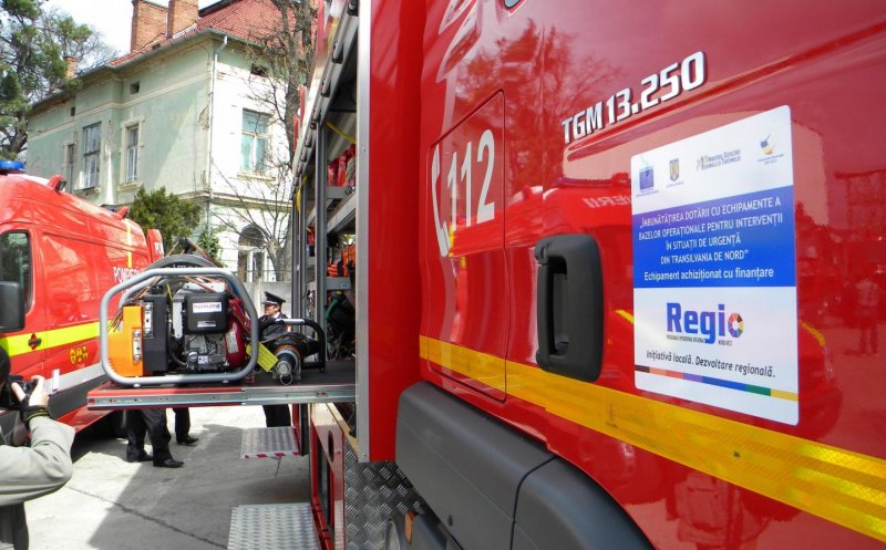 Incendiu la un centru logistic din Turda. Pompierii au intervenit cu trei autospeciale