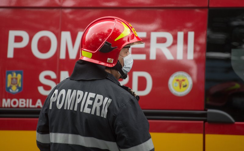 Incendiu într-o localitate din Cluj. Un bărbat a fost transportat în stare gravă la spital