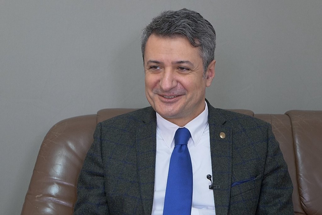 Deputatul Achimaș prezintă Planul Național de Combatere a Cancerului. La eveniment participă președintele Iohannis și ministrul Sănătății