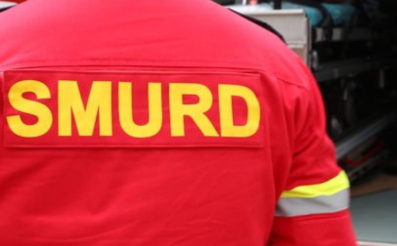 ACCIDENT în Cluj: A intervenit descarcerarea pentru o şoferiţă care a ieşit cu maşina în decor