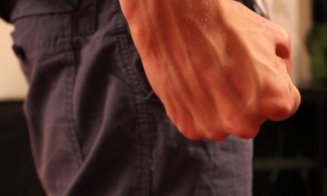 O româncă din Italia a fugit 7 km desculță pentru a-și denunța soțul care a nenorocit-o în bătaie. Acum vrea să-l ierte