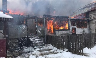Incendiu de proporţii. 19 persoane evacuate din 8 case