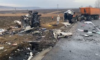 Accident cu 7 MORŢI pe o şosea din România. A scăpat cu viaţă o gravidă dintr-o ambulanţă implicată în accident
