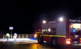 Apel la 112 pentru o maşină căzută în Tarniţa. O echipă de scafandri a căutat maşina şi eventualii supravieţuitori