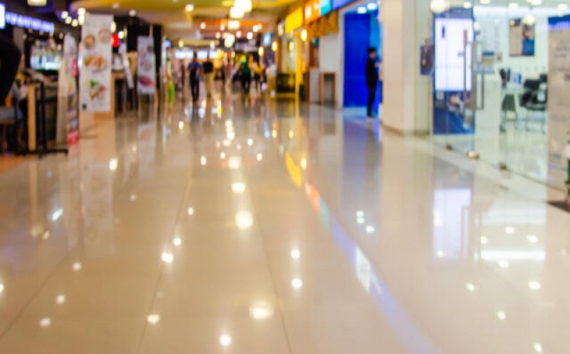 Decizie CNSU. În ce condiții s-ar putea intra în mall fără certificat COVID