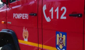 Incendiu în parcarea de la Hornbach. A luat foc o rulotă