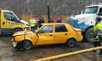 Scafandrii au reușit să scoată mașina căzută în Tarnița