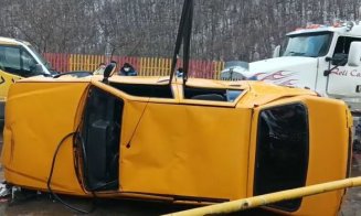 Scafandrii au reușit să scoată mașina căzută în Tarnița
